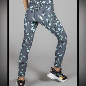 Stylish Gray Patterned Leggings